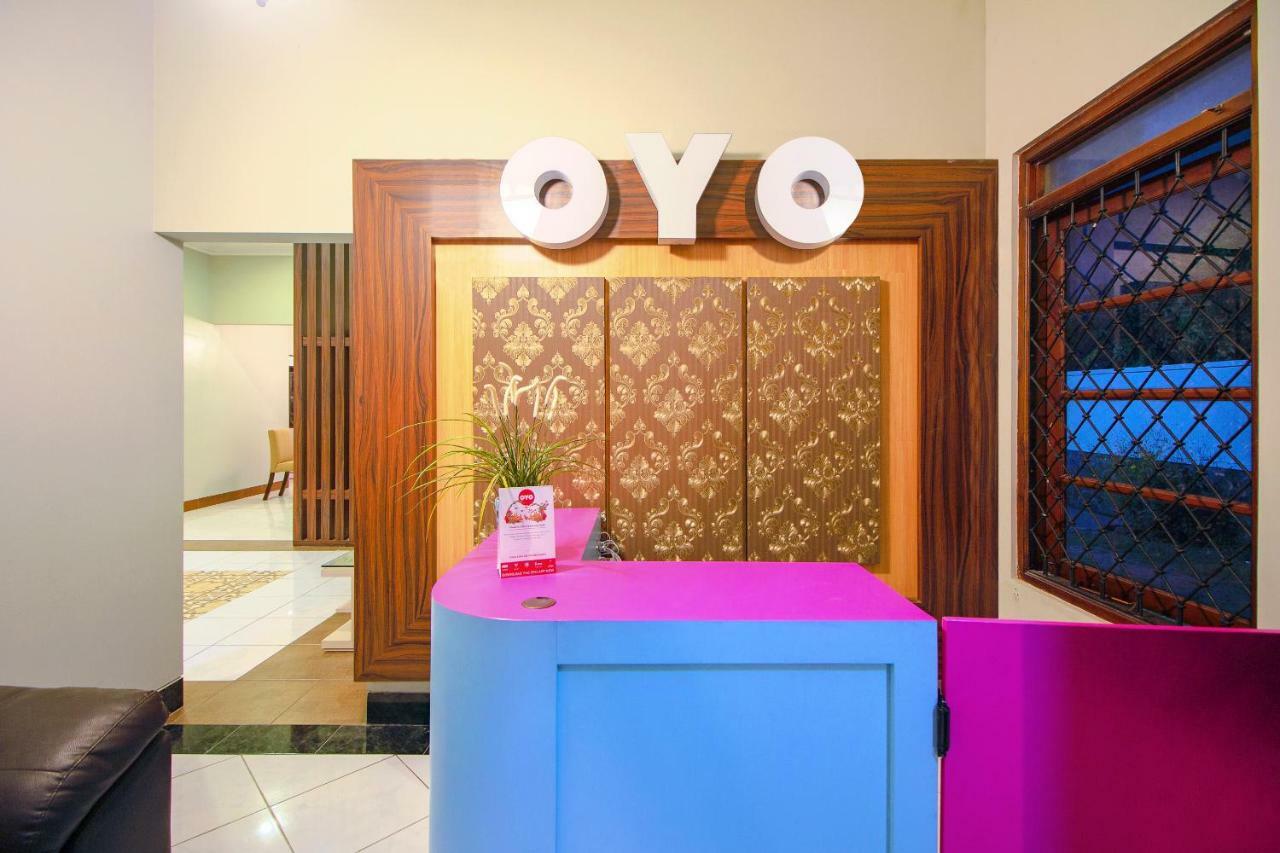 Oyo 1195 The Doctor'S Guest House Syariah Kejayan Exterior foto