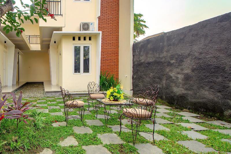 Oyo 1195 The Doctor'S Guest House Syariah Kejayan Exterior foto